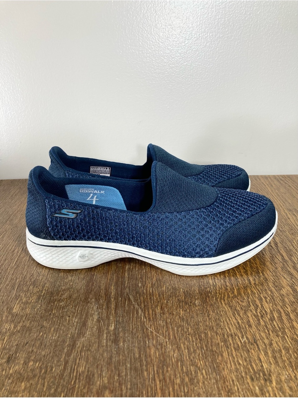 Skechers Go Walk 4 Sneaker Women’s Size 8.5W Navy